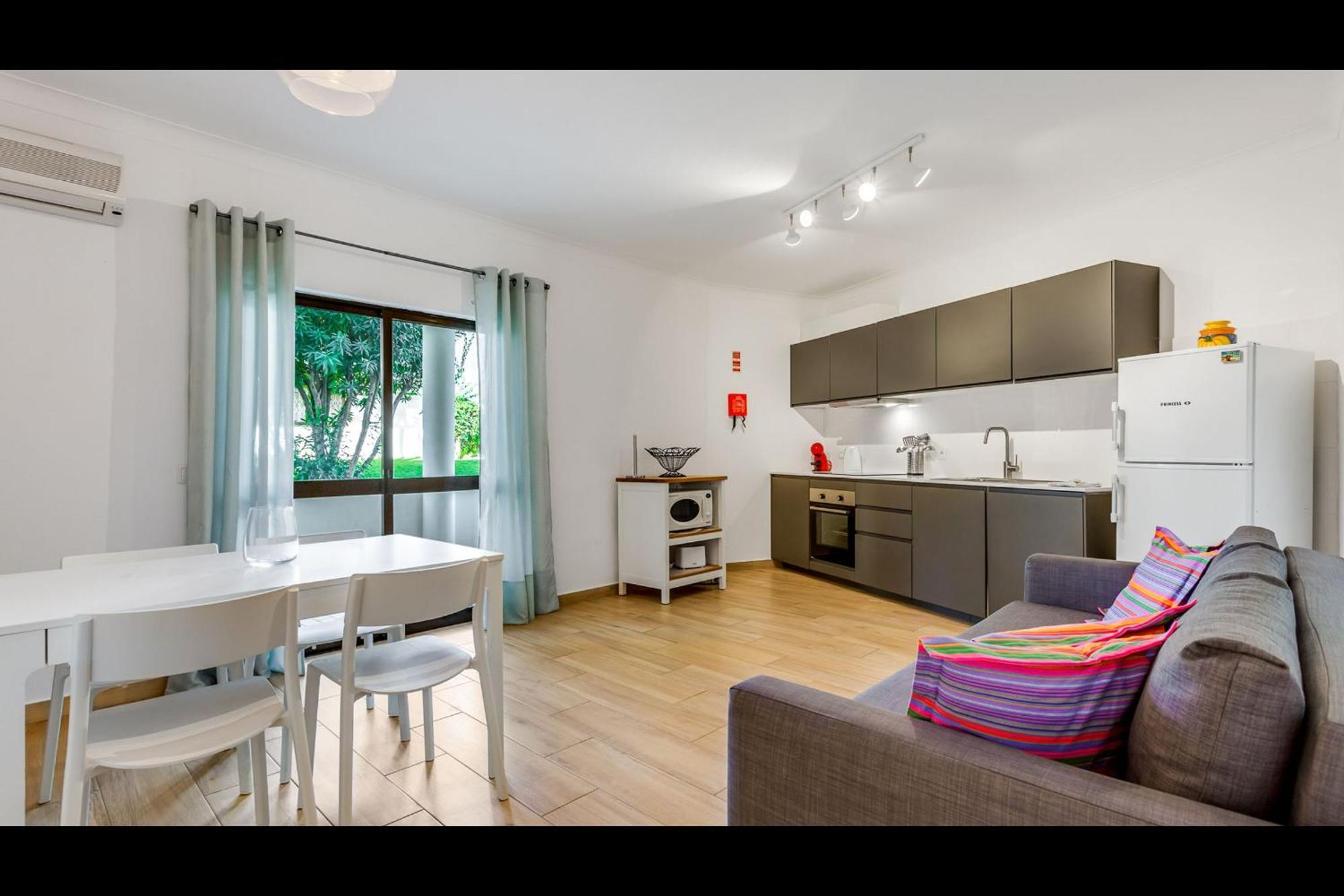 Falesia Modern Flat W/balcony & Pool By Lovelystay *