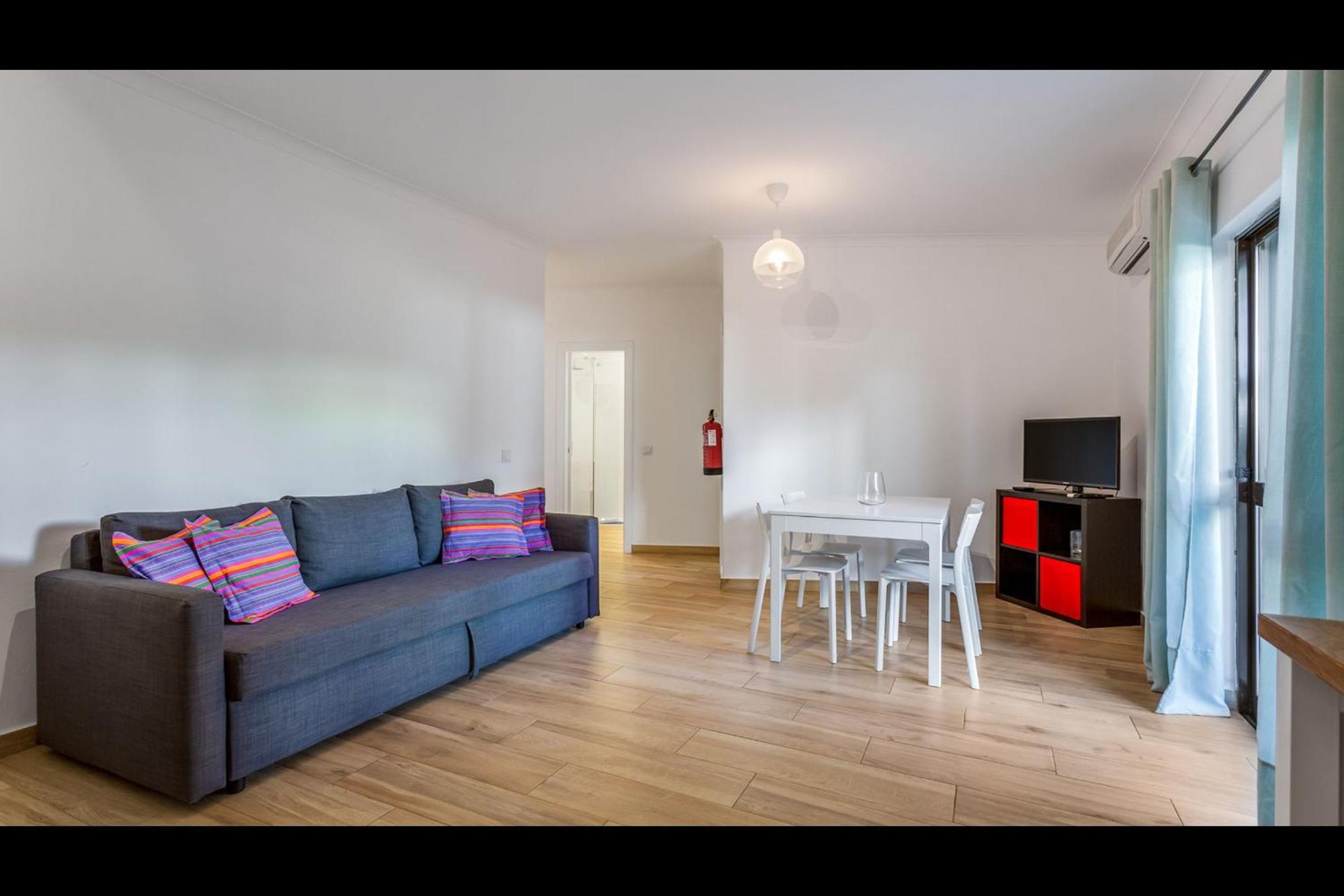 Falesia Modern Flat W/balcony & Pool By Lovelystay