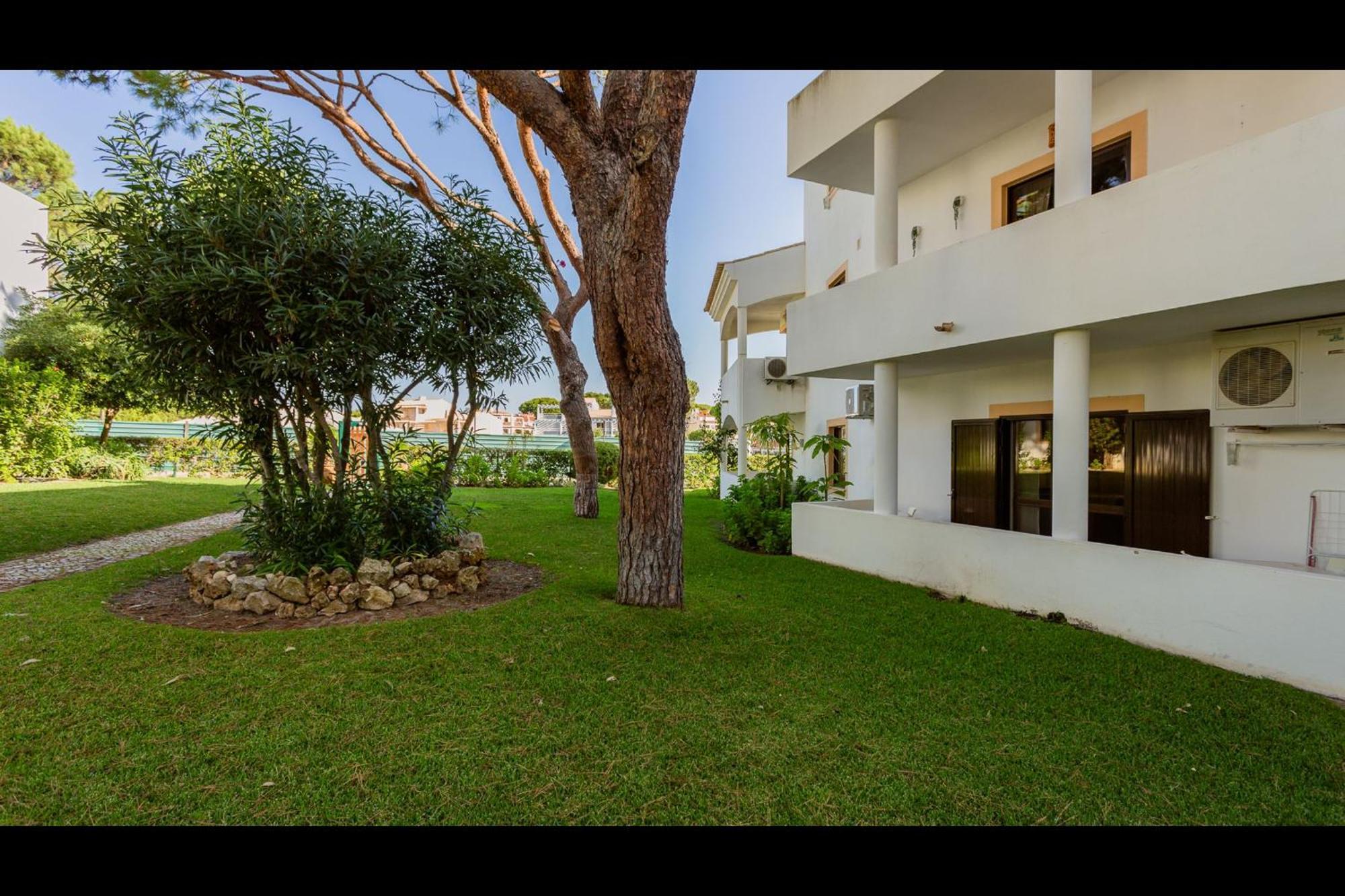 Apartment Falesia Modern Flat W/balcony & Pool By Lovelystay Albufeira