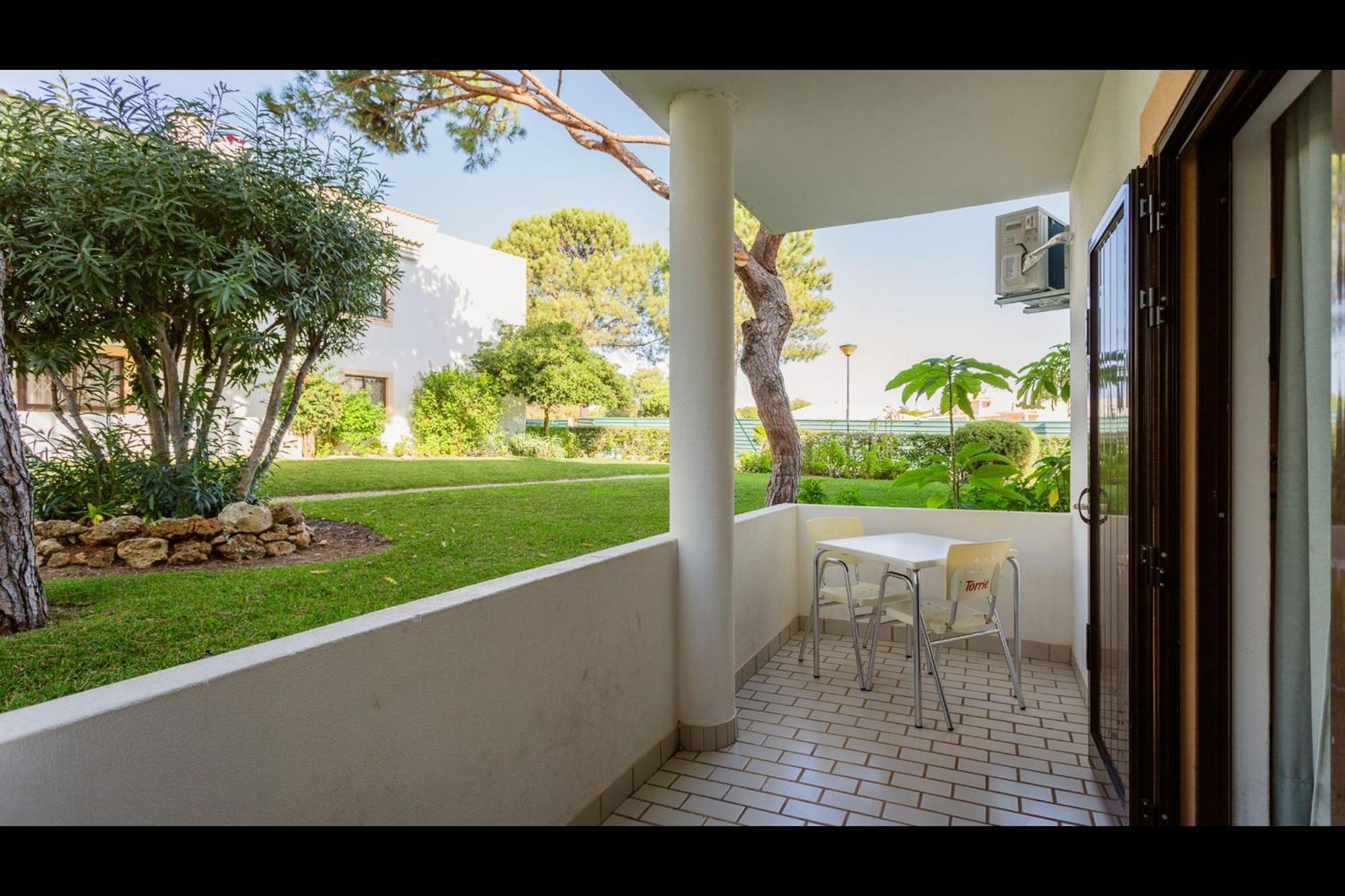 Falesia Modern Flat W/balcony & Pool By Lovelystay Apartment