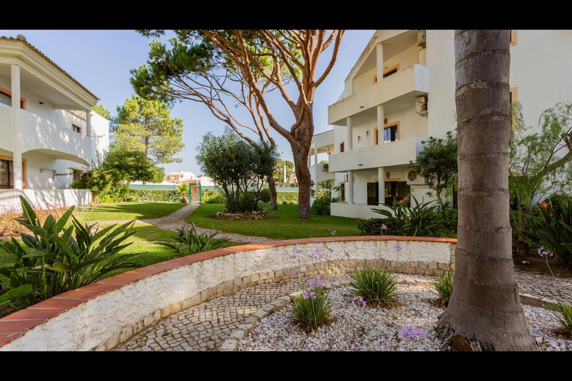Falesia Modern Flat W/balcony & Pool By Lovelystay Albufeira
